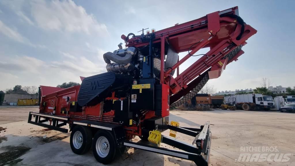Morbark WH2400XP ماكينات تقطيع أخشاب الحراجة