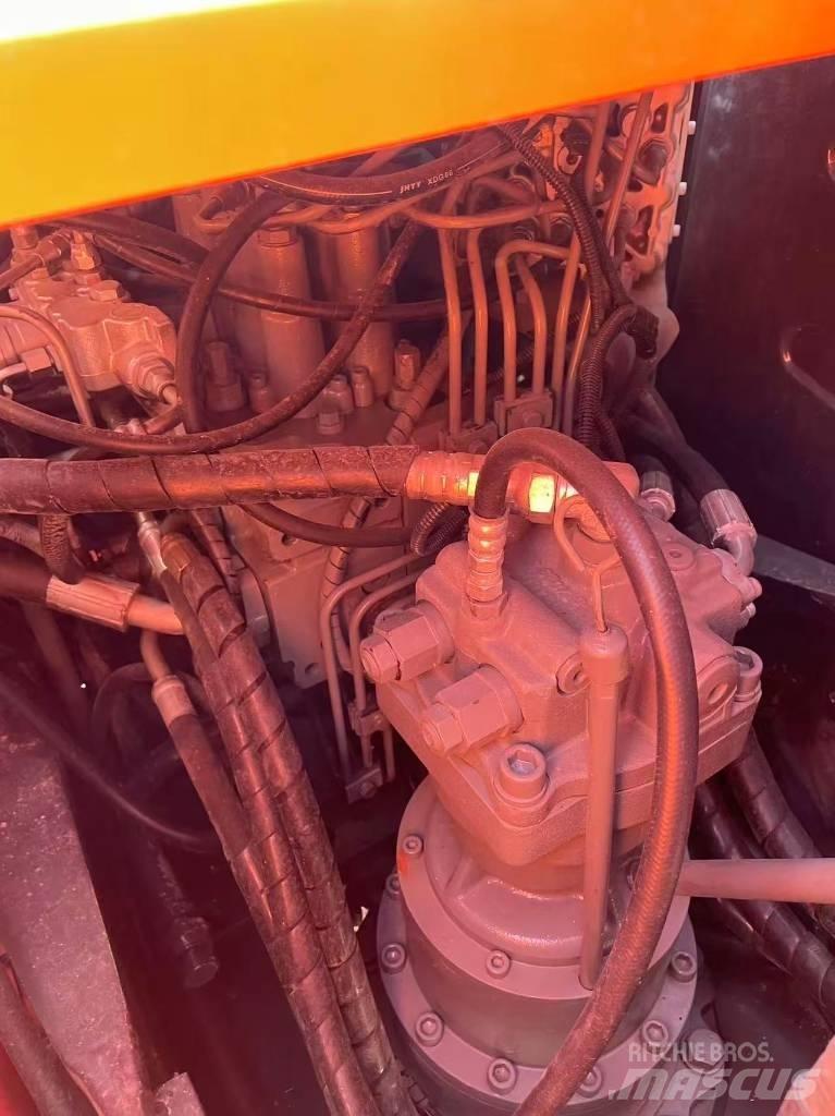 Hitachi 120 حفارات زحافة
