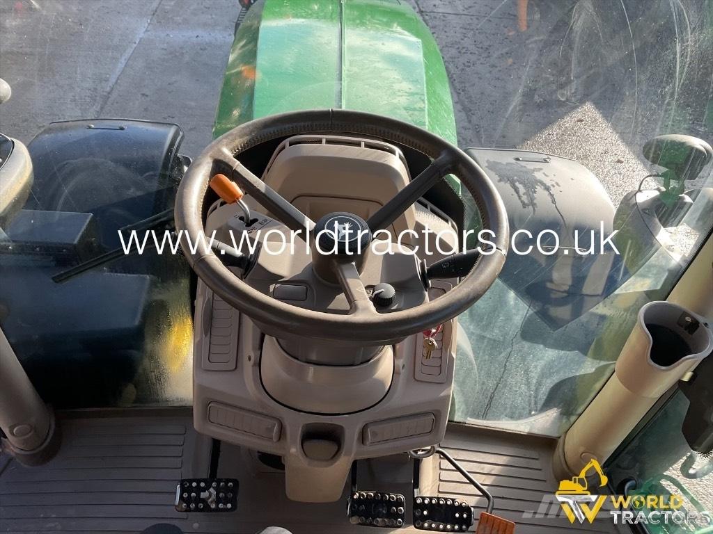 John Deere 6R215 الجرارات