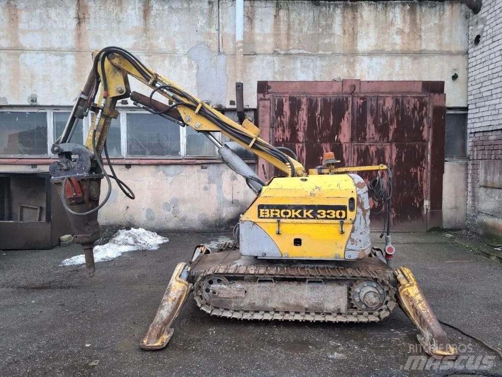 Brokk 330 حفارات هدم