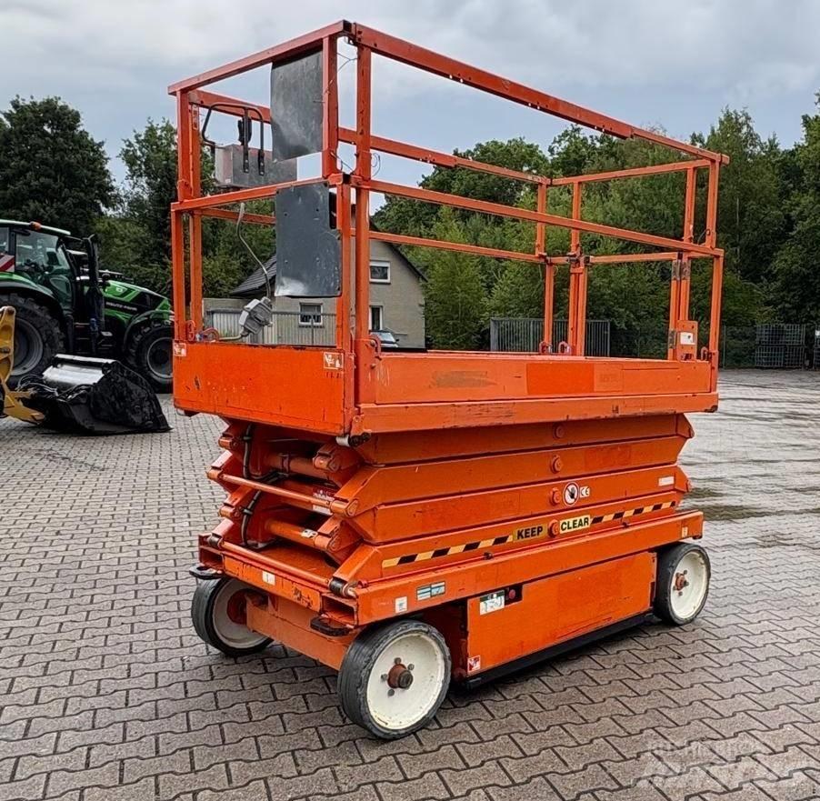 SkyJack SJ III 4626 رافعات مقصية الشكل