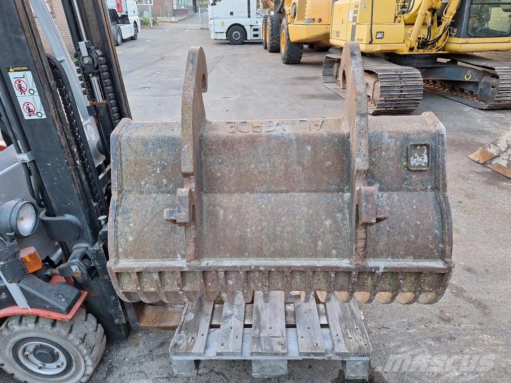 Komatsu PC130-6K حفارات زحافة