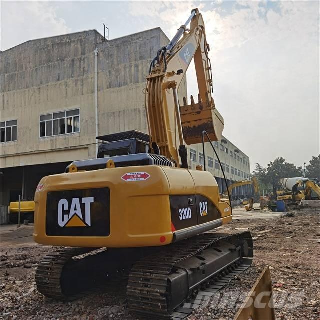 CAT 320 D حفارات زحافة
