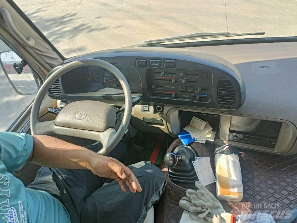 Toyota Coaster Bus حافلة صغيرة