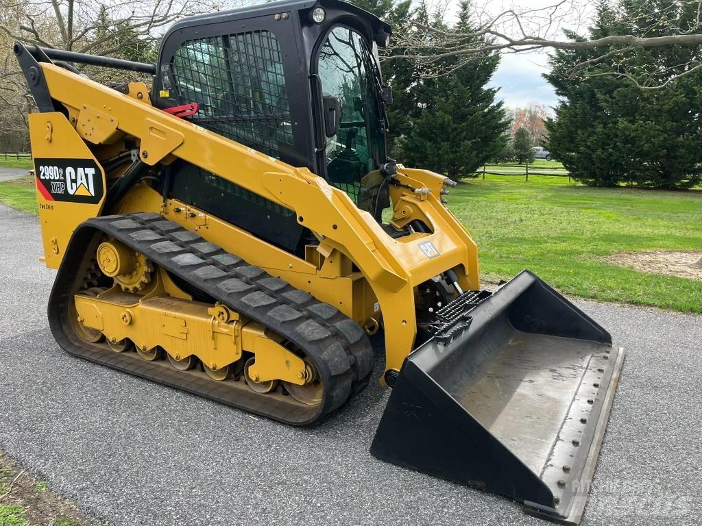 CAT 299 D 2 XHP لوادر انزلاقية التوجيه