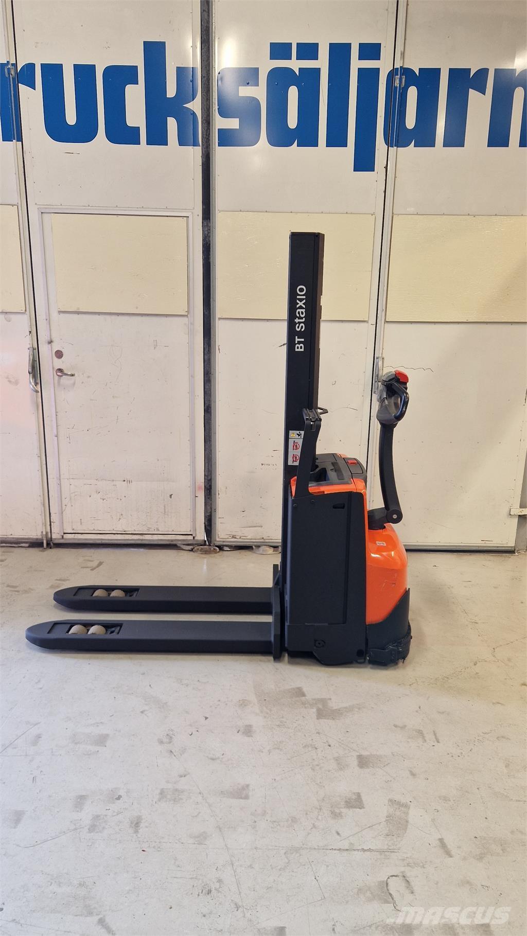 Toyota SWE080L شاحنات مناولة ذاتية الدفع