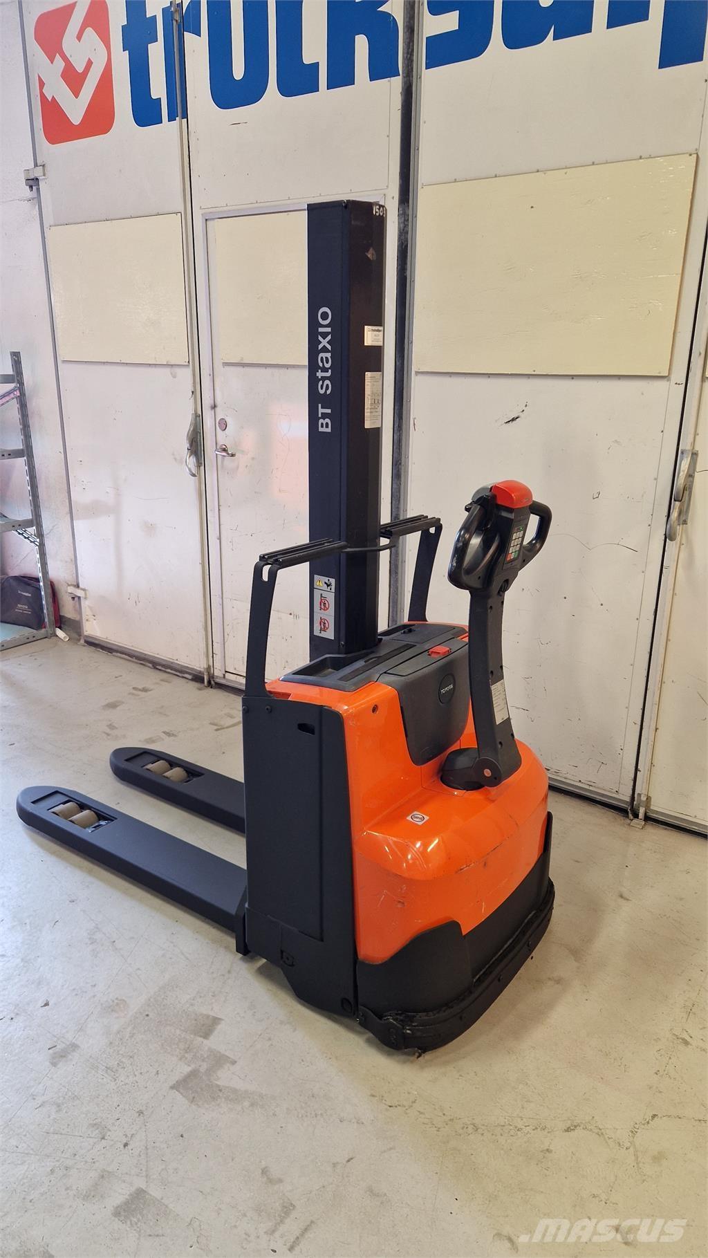 Toyota SWE080L شاحنات مناولة ذاتية الدفع