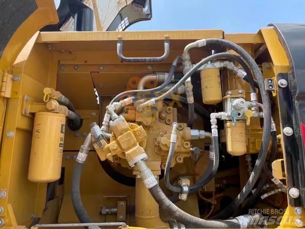 CAT 336 D حفارات زحافة