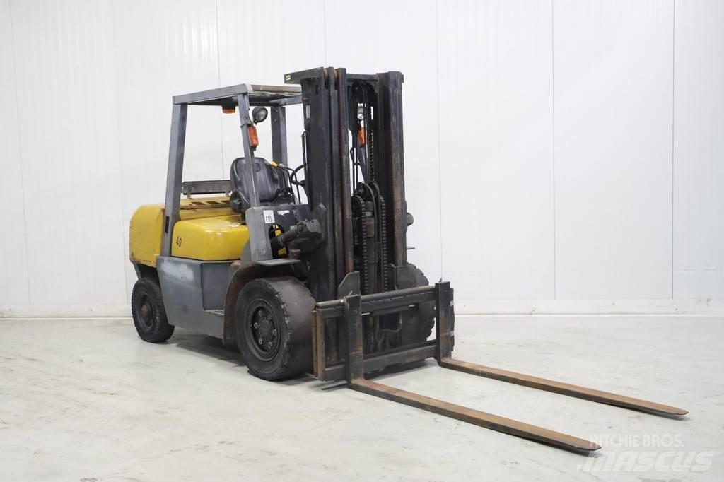 TCM FD40T2 شاحنات الديزل