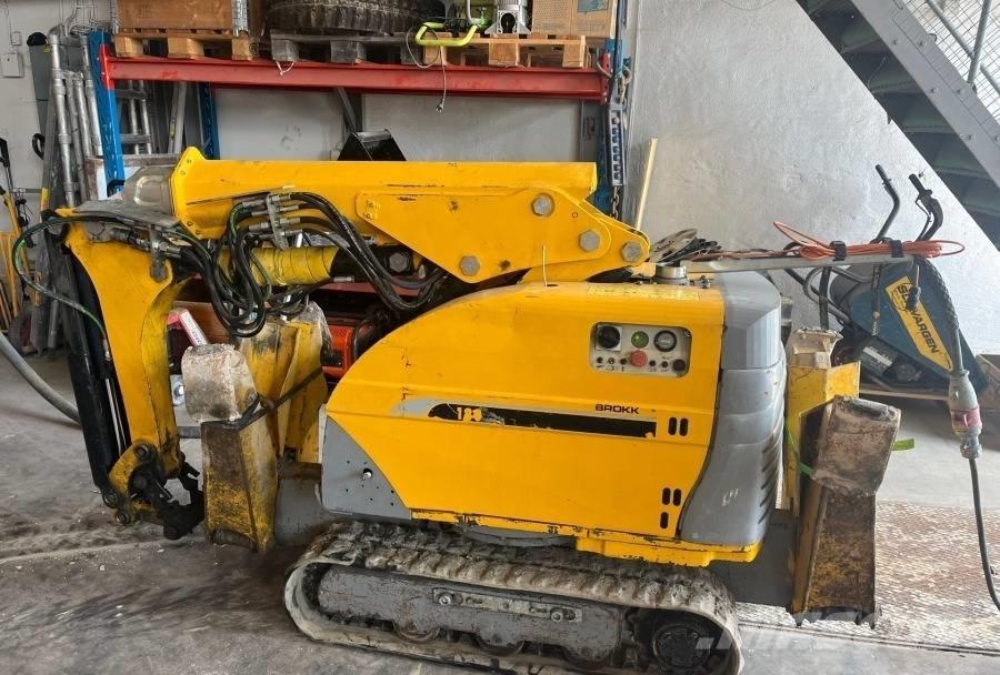 Brokk 180 حفارات هدم
