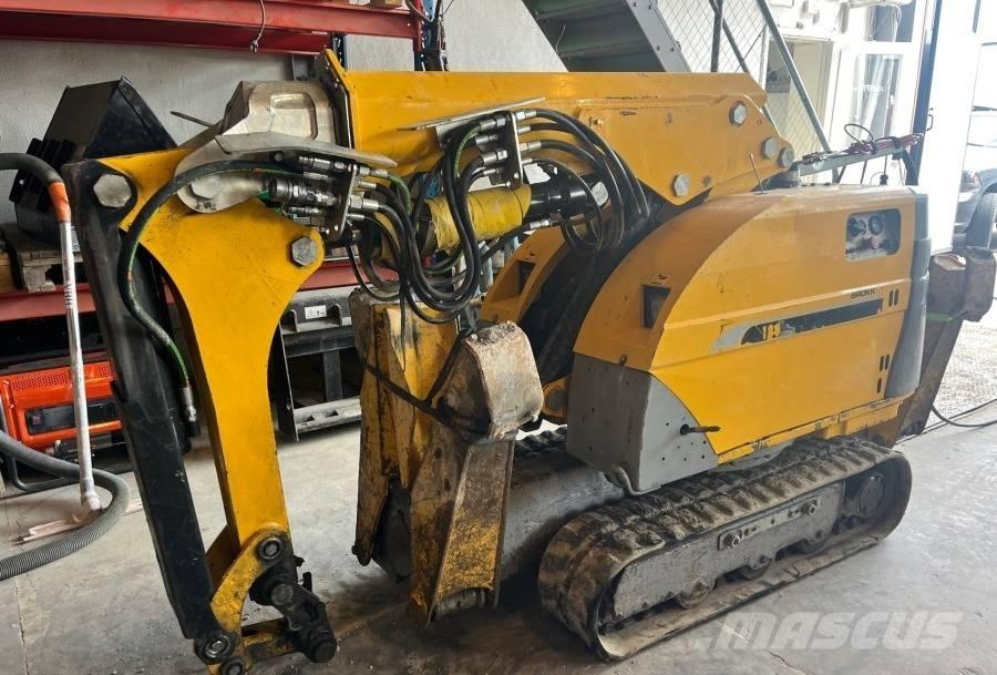 Brokk 180 حفارات هدم