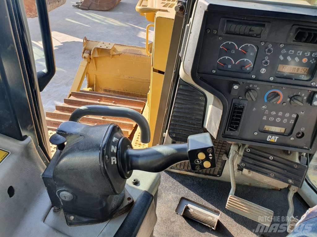 CAT D 6 T LGP بلدوزرات مجنزرة