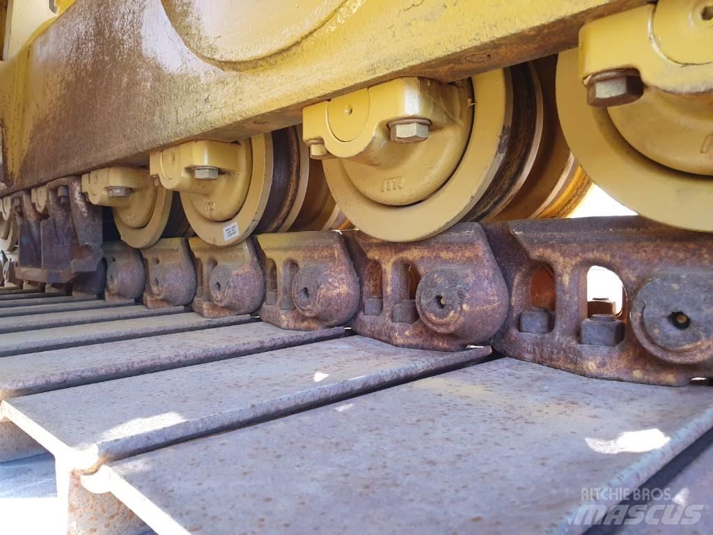 CAT D 6 T LGP بلدوزرات مجنزرة