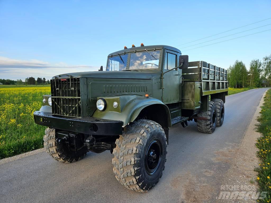 Kraz 255 B شاحنات مسطحة / أوناش