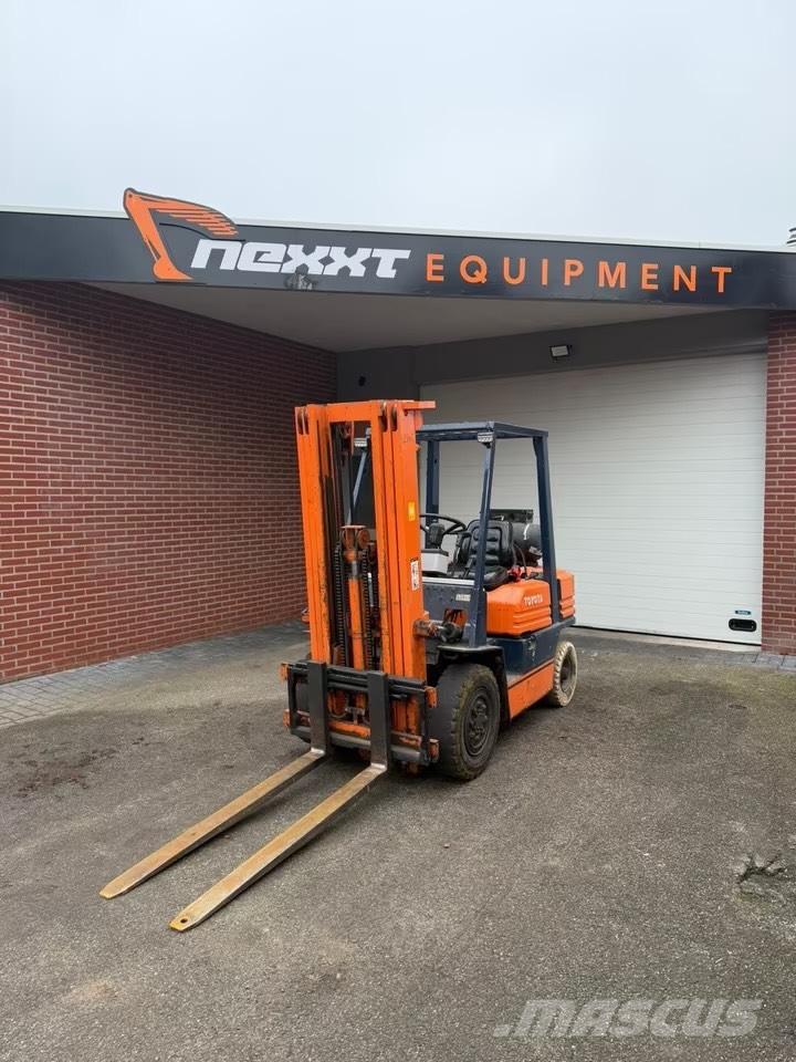 Toyota 42-5 FG 25 شاحنات LPG