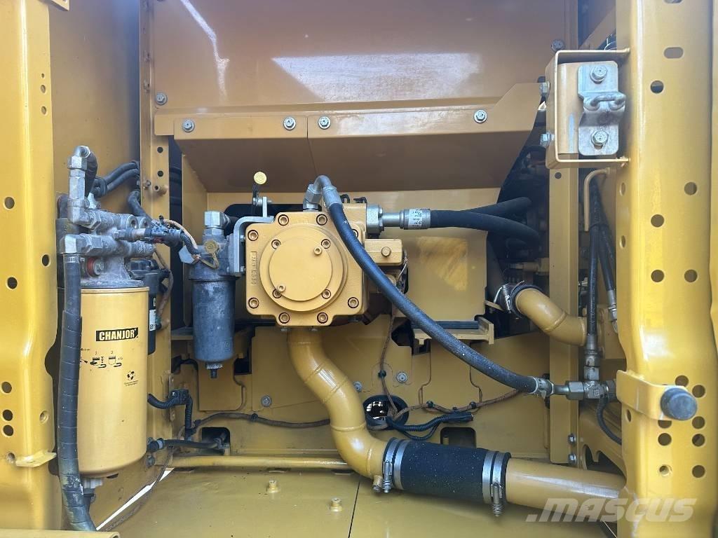 CAT 320 GC حفارات زحافة