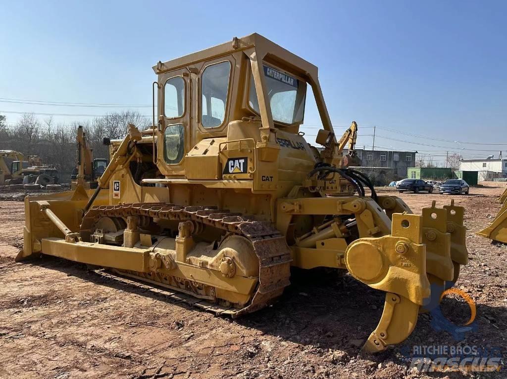 CAT D 8 K بلدوزرات مجنزرة
