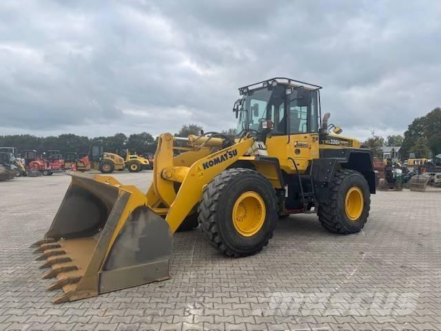 Komatsu WA 320 لوادر بعجل