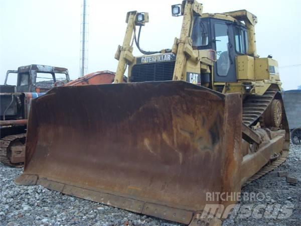 CAT D 9 R بلدوزرات مجنزرة