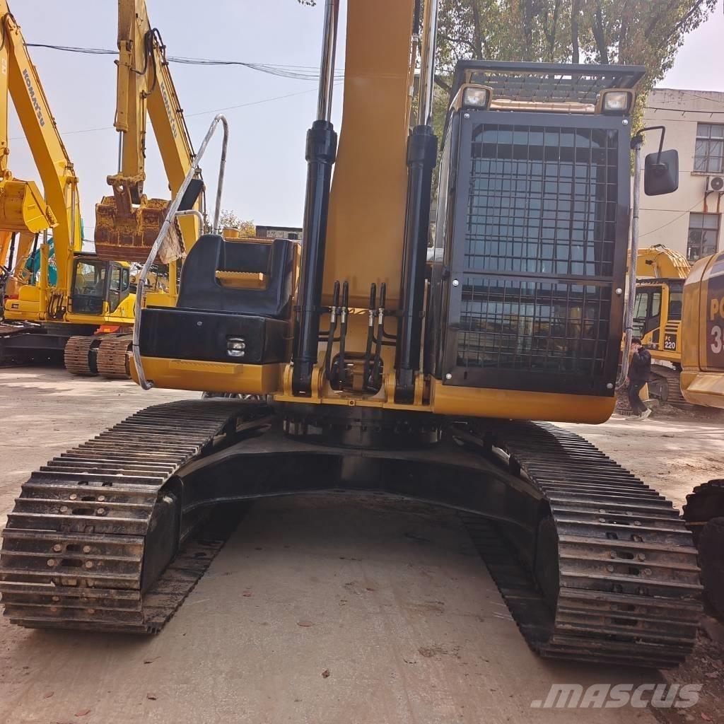 CAT 330 D حفارات زحافة