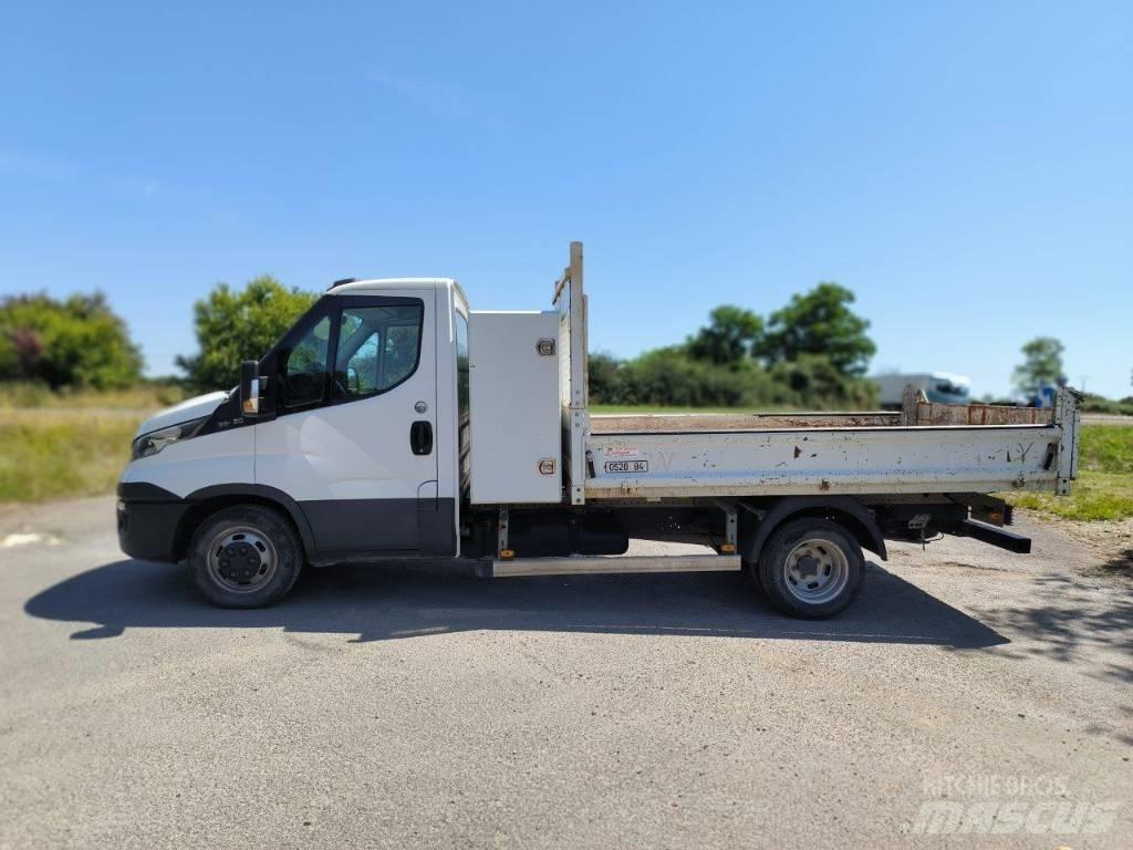 Iveco 35-12 شاحنات خفيفة/مفصلية الجوانب