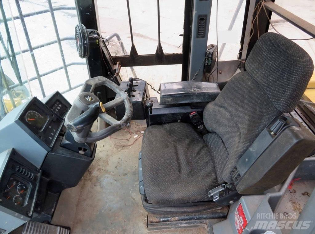 CAT 972 G لوادر بعجل