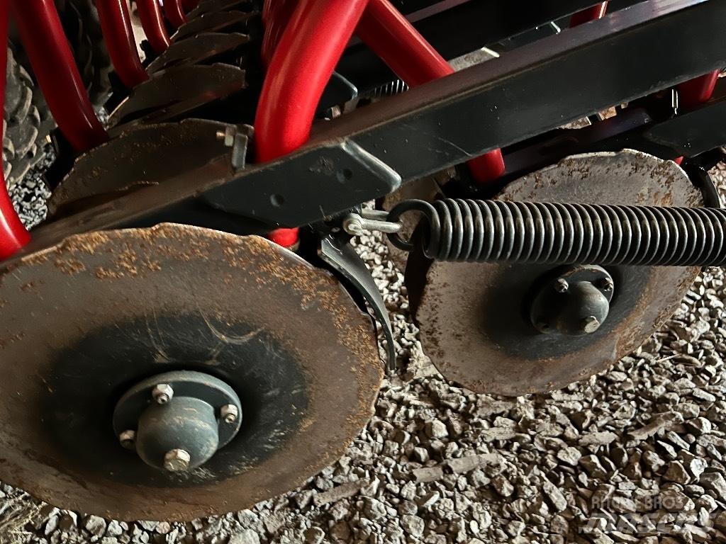 Tume Titan3000 مثاقيب مدمجة