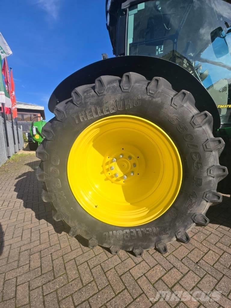 John Deere 6155 R الجرارات
