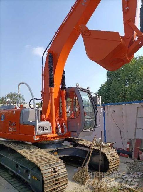 Hitachi Zaxis 200 حفارات زحافة