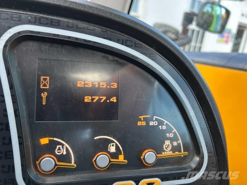 JCB 525-60 مناولات متداخلة