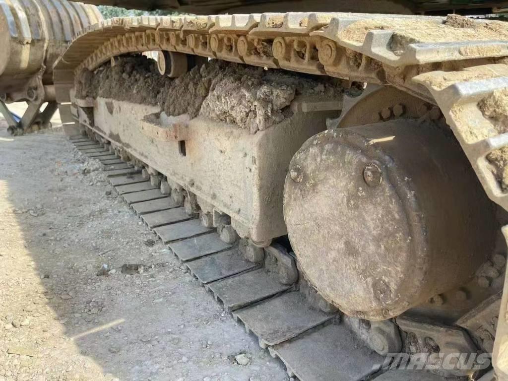 Komatsu PC 200 حفارات زحافة