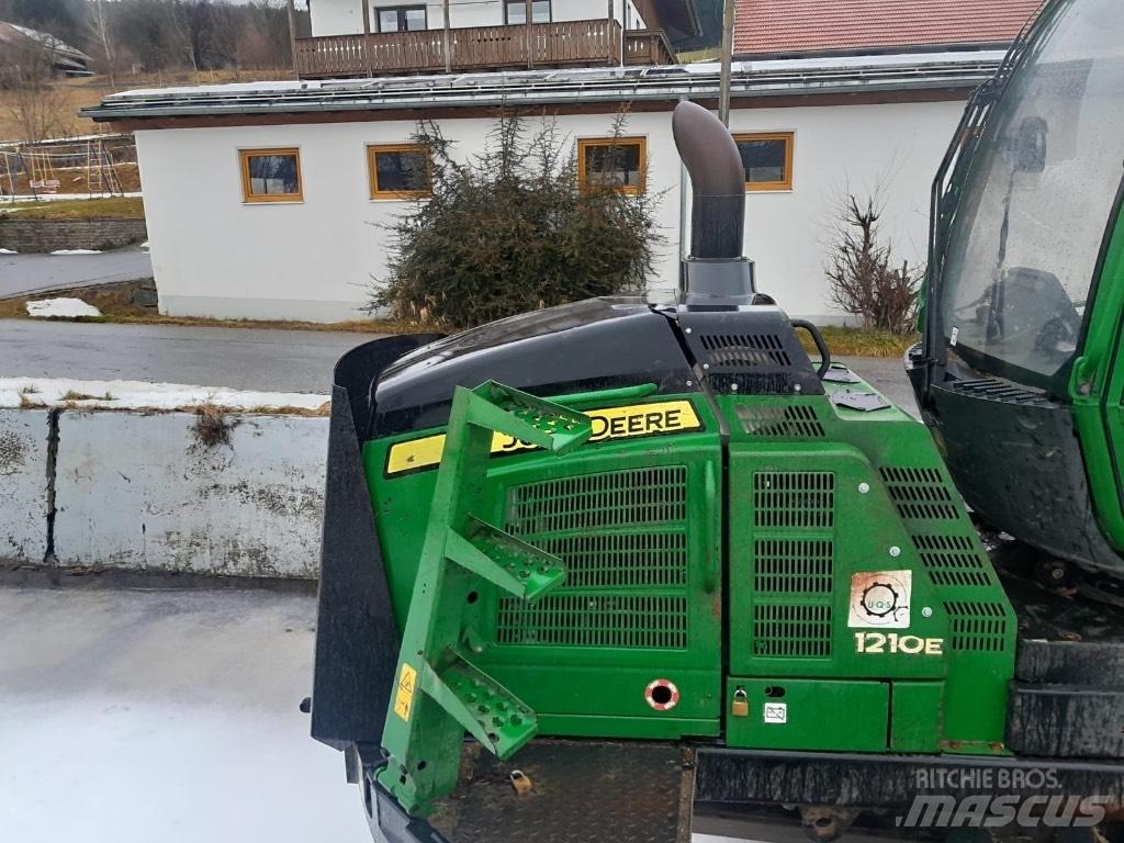 John Deere 1210 E شاحنات