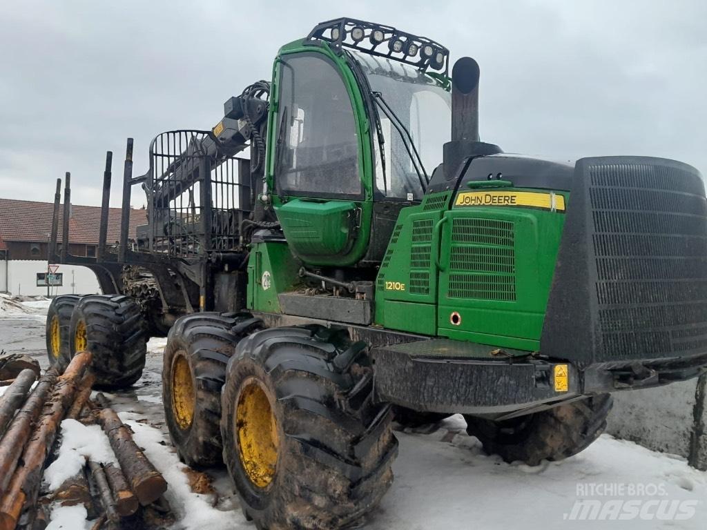 John Deere 1210 E شاحنات