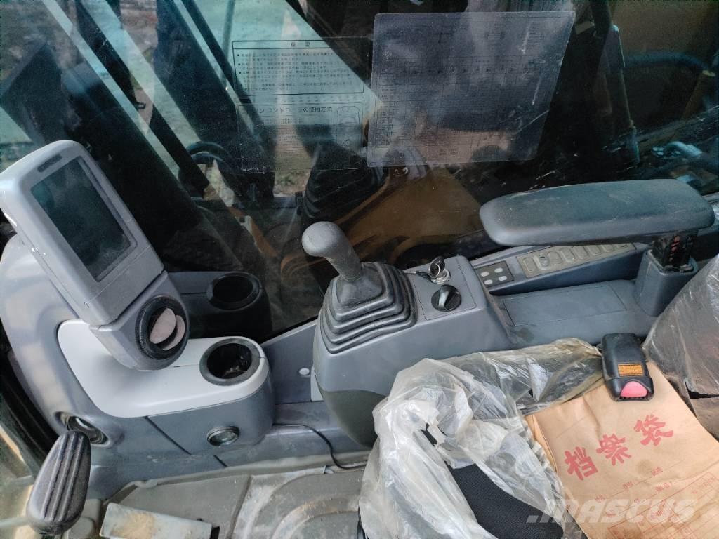 CAT 320 D حفارات زحافة