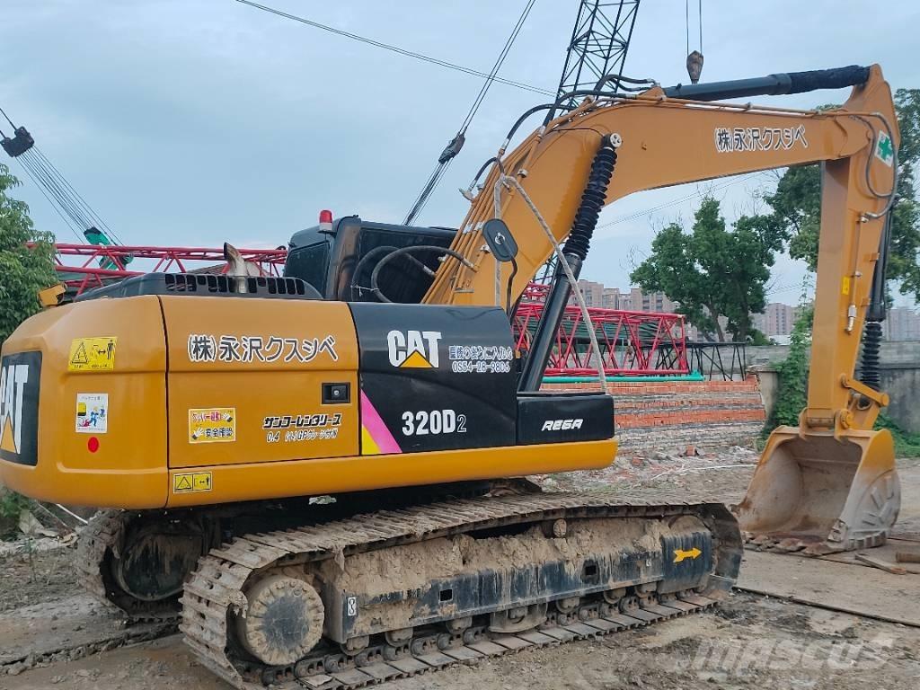 CAT 320 D حفارات زحافة