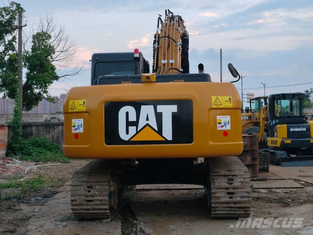 CAT 320 D حفارات زحافة