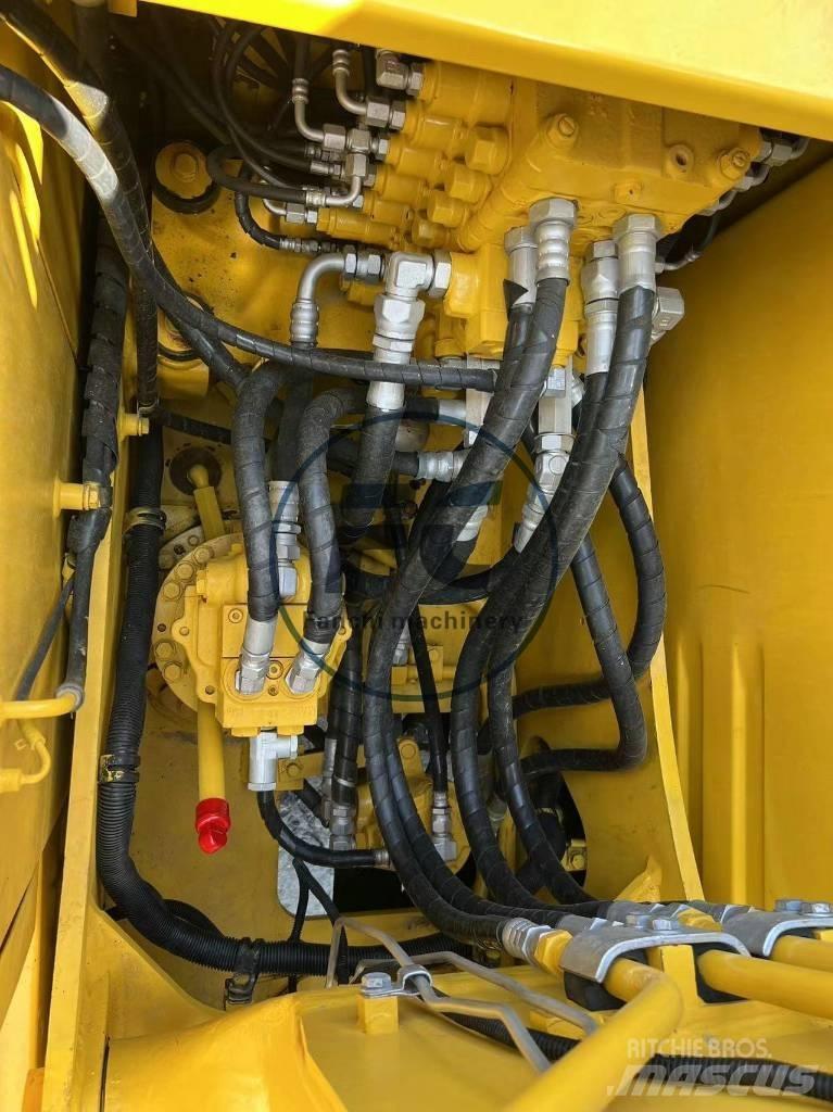 Komatsu PC 130 LC حفارات زحافة