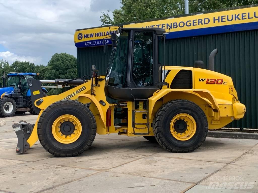New Holland W 130 C لوادر بعجل
