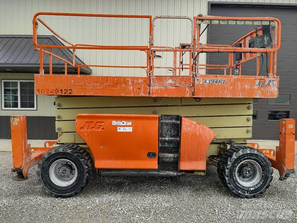 JLG 4394 RT رافعات مقصية الشكل