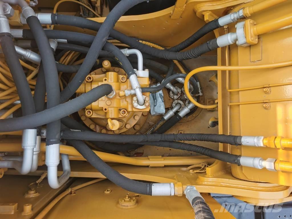 CAT 320 D2 حفارات زحافة
