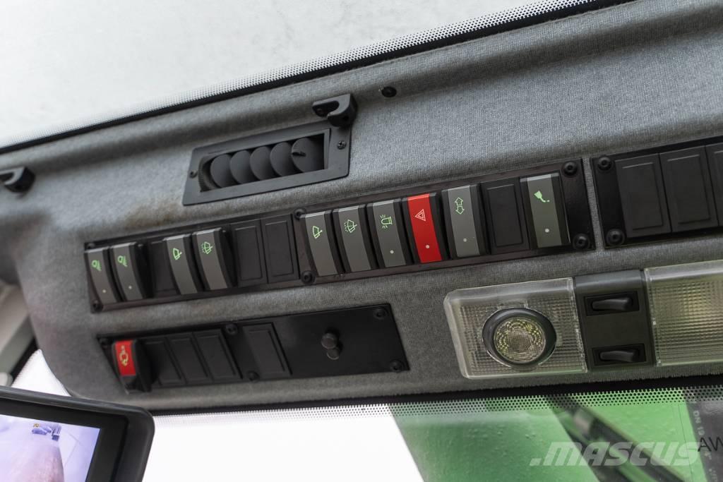 Sennebogen 821 E حفارات بعجل