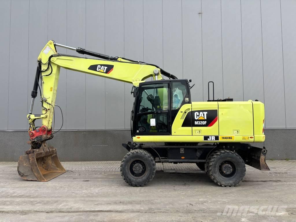 CAT M 320 F حفارات بعجل