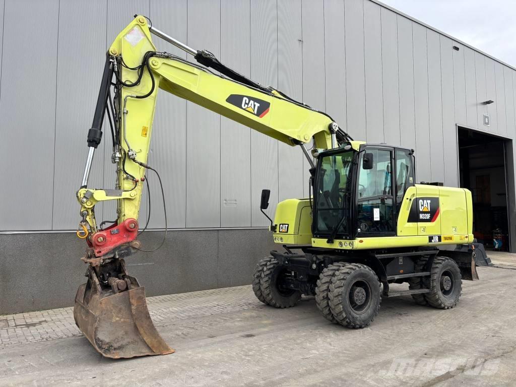 CAT M 320 F حفارات بعجل