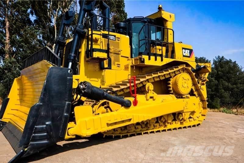 CAT D10T بلدوزرات مجنزرة
