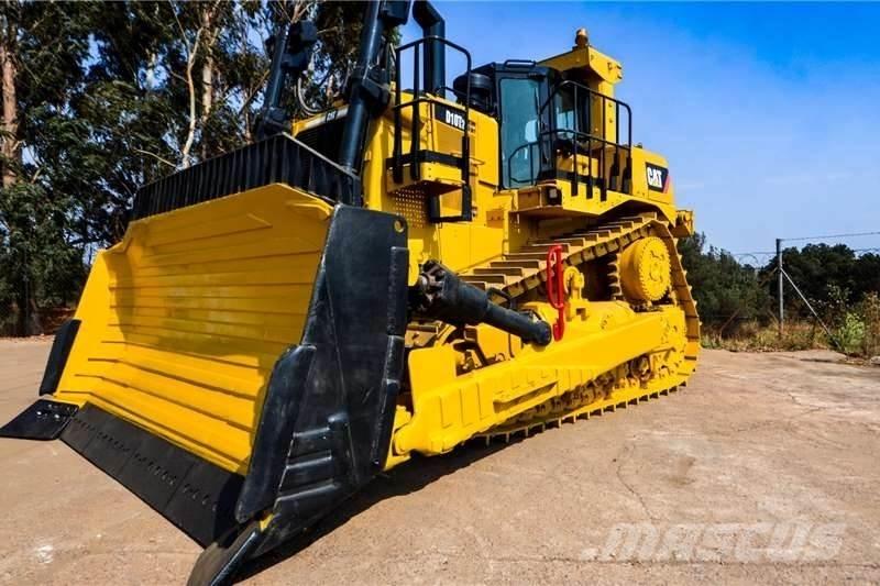 CAT D10T بلدوزرات مجنزرة