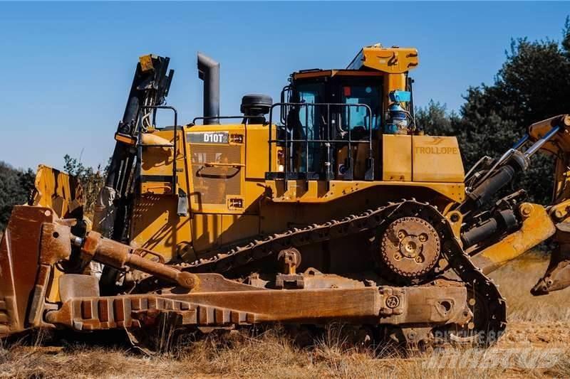 CAT D10T بلدوزرات مجنزرة