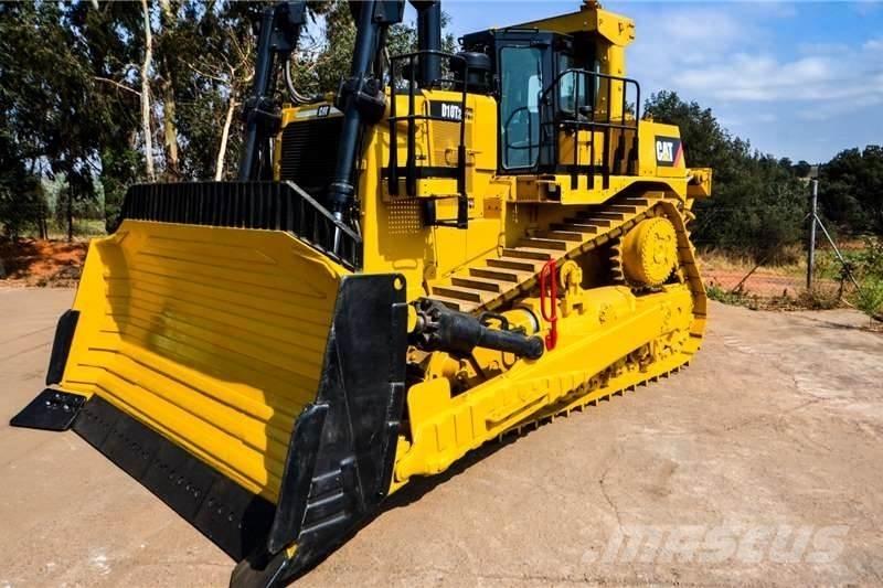 CAT D10T بلدوزرات مجنزرة