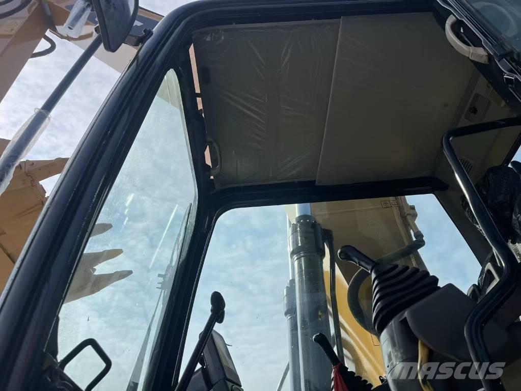 CAT 320 D حفارات زحافة