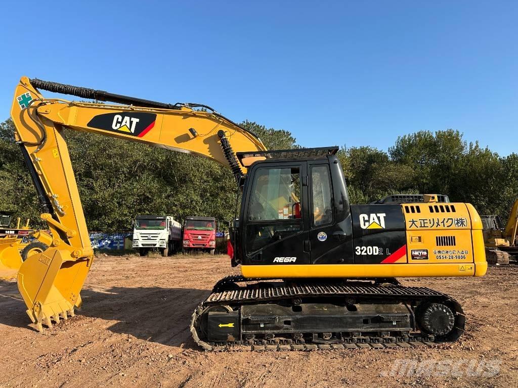 CAT 320D حفارات زحافة