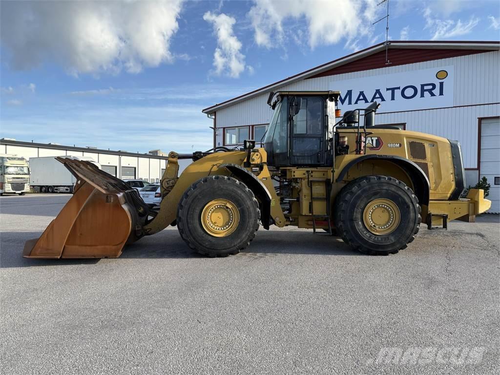 CAT 980M لوادر بعجل